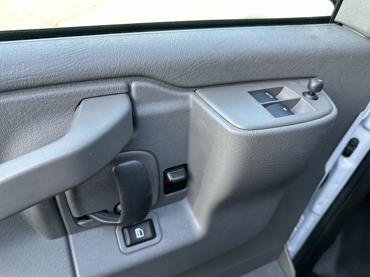 2025 GMC Savana Cutaway 3500 1WT