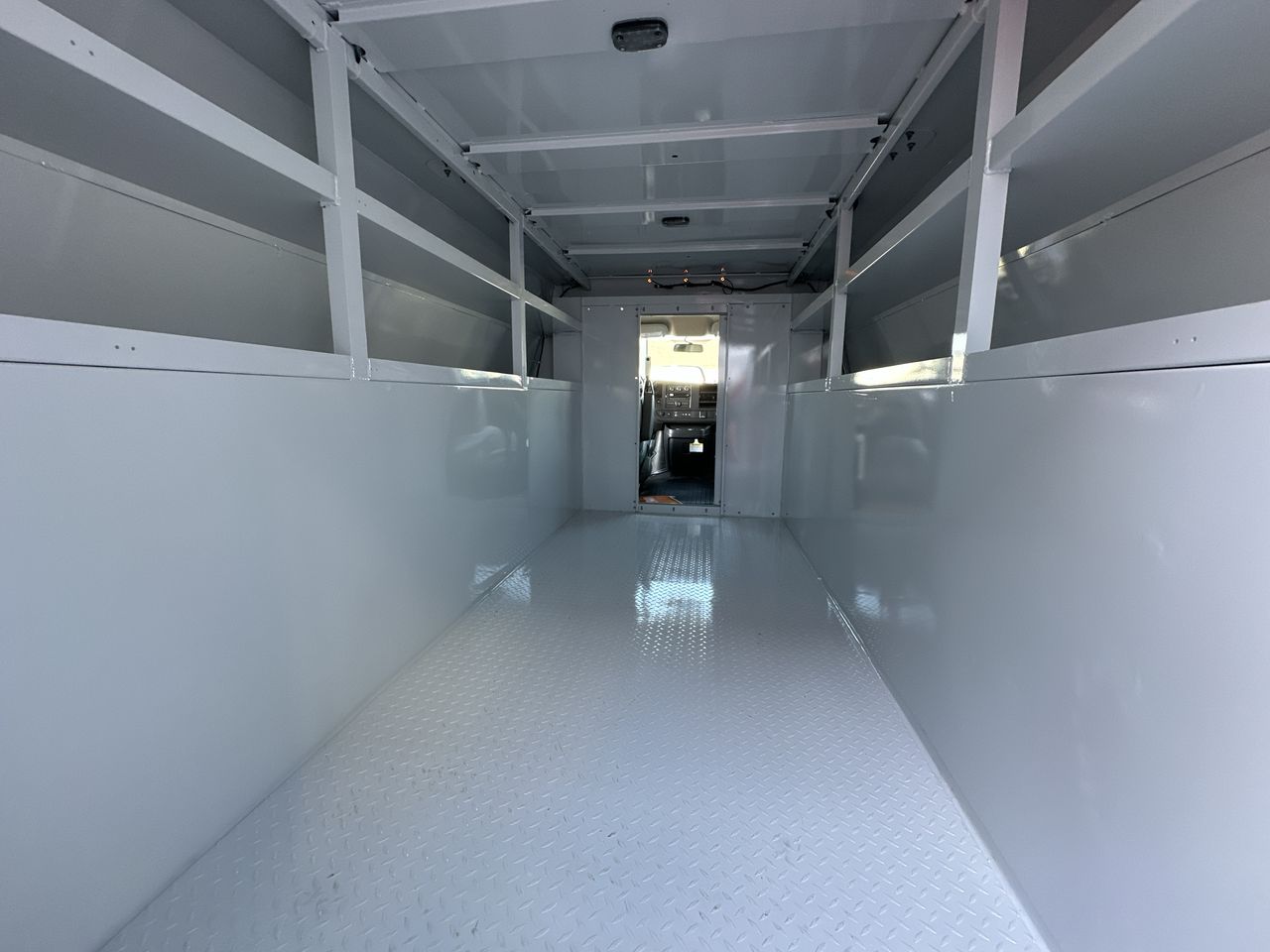 2025 GMC Savana Cutaway 3500 1WT