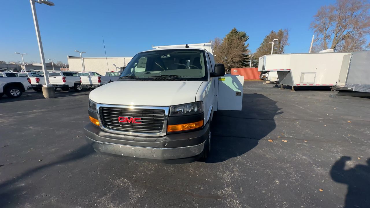 2025 GMC Savana Cutaway 3500 1WT