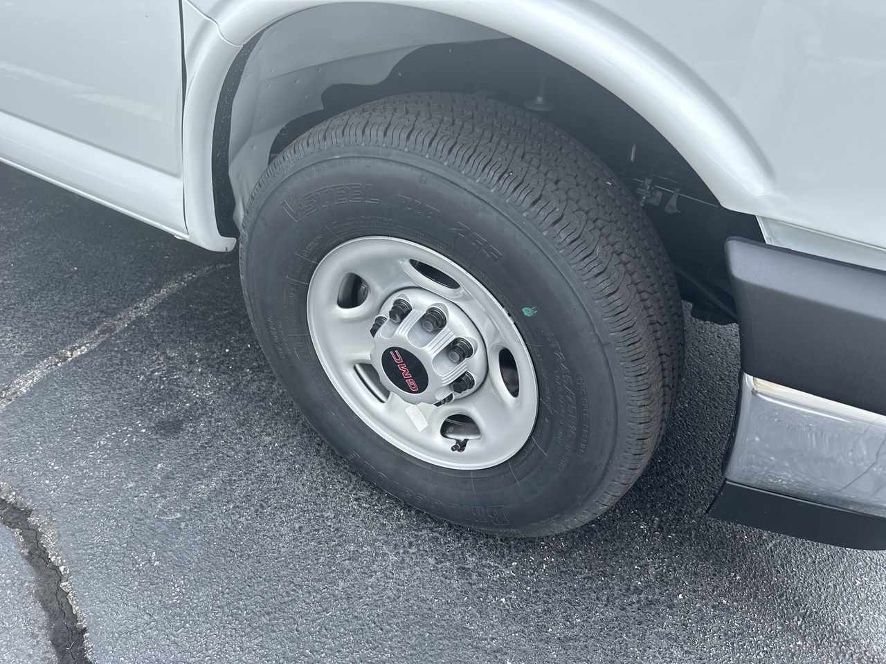 2025 GMC Savana Cutaway 3500 1WT