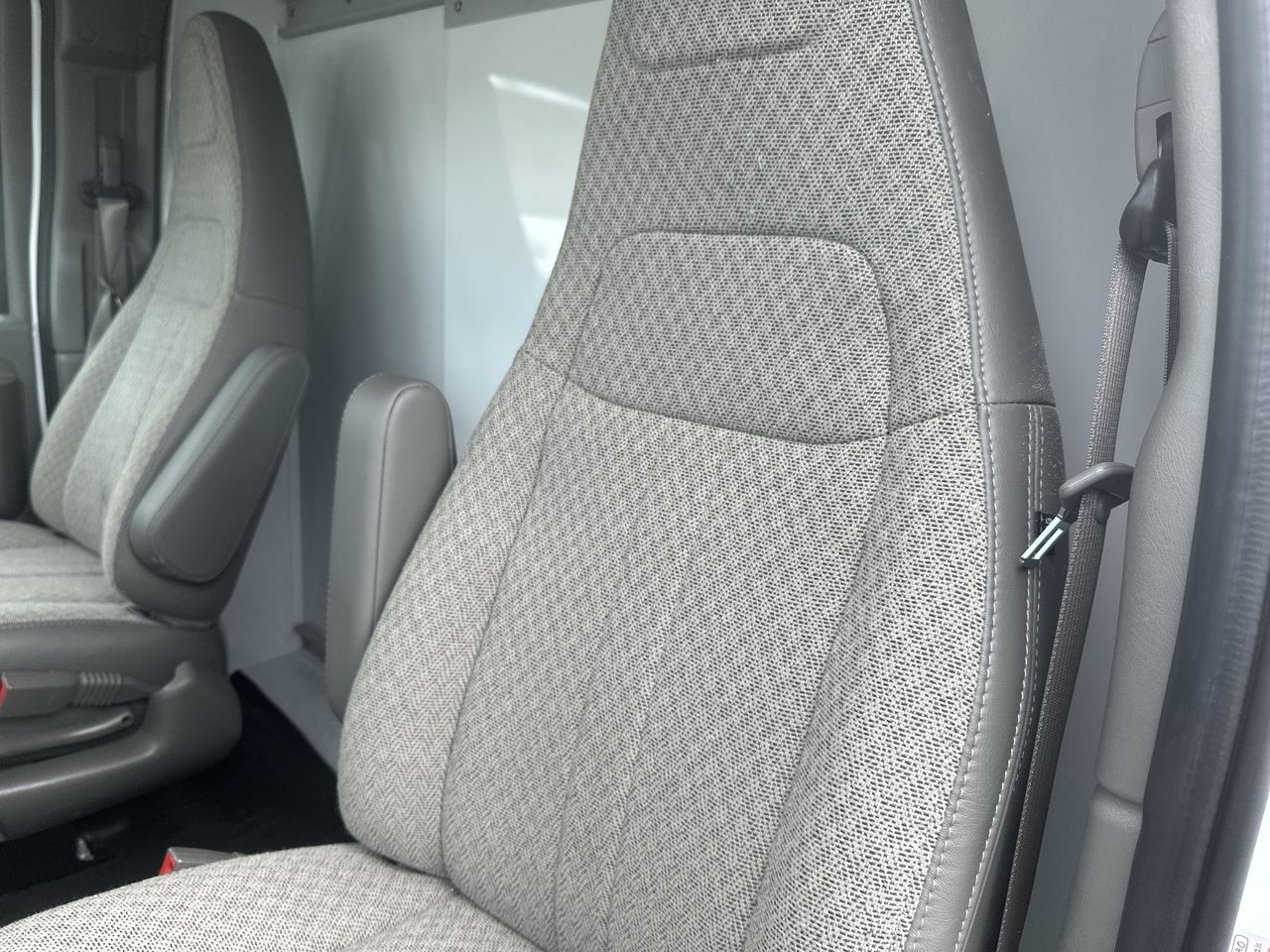 2025 GMC Savana Cutaway 3500 1WT