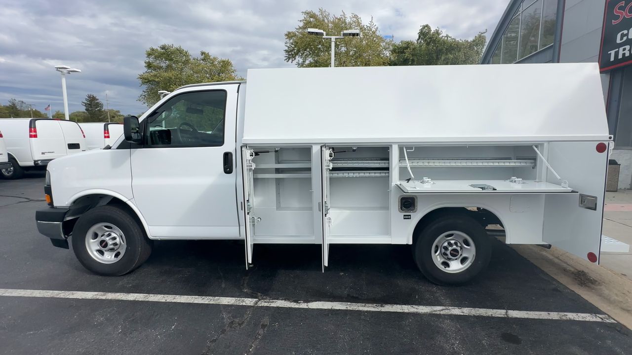 2025 GMC Savana Cutaway 3500 1WT