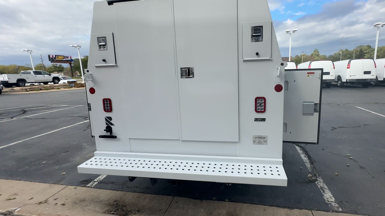 2025 GMC Savana Cutaway 3500 1WT