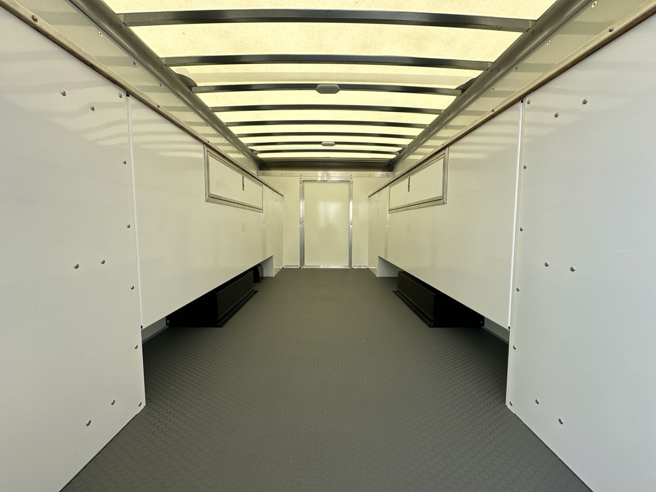 2025 GMC Savana Cutaway 3500 1WT