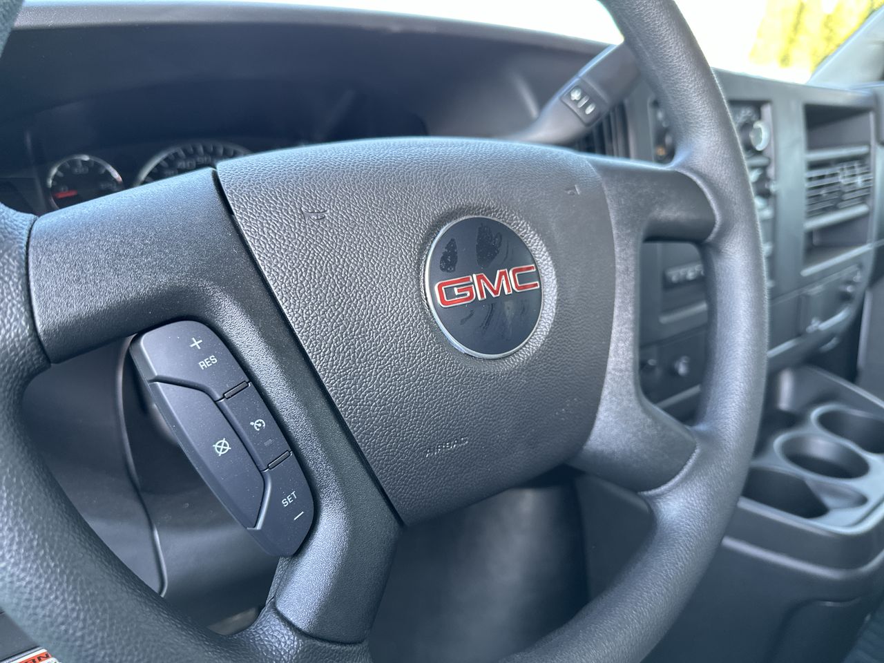 2025 GMC Savana Cutaway 3500 1WT