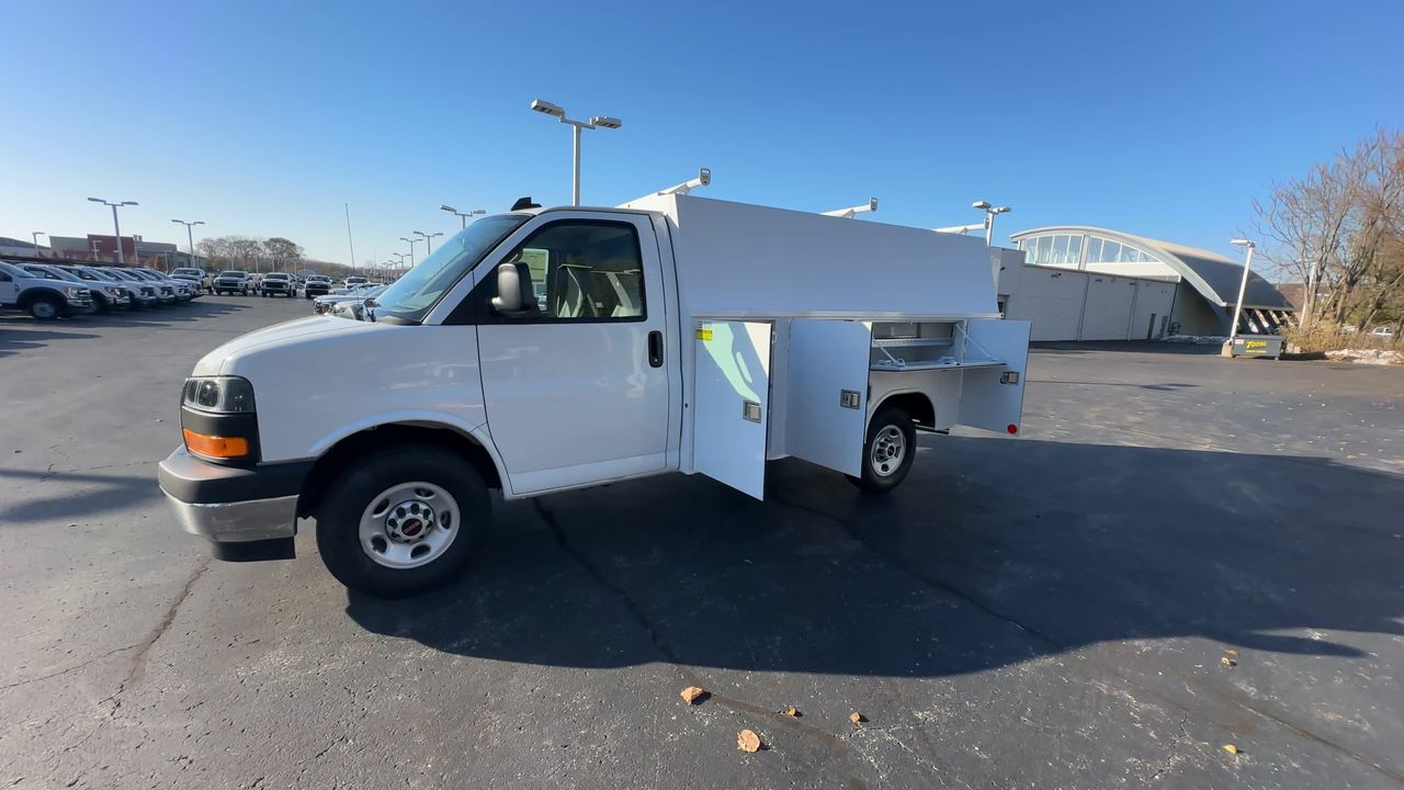 2025 GMC Savana Cutaway 3500 1WT