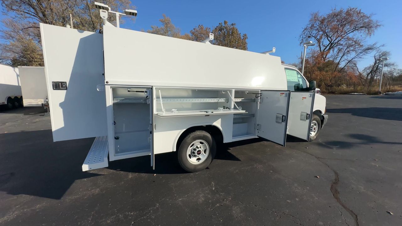 2025 GMC Savana Cutaway 3500 1WT