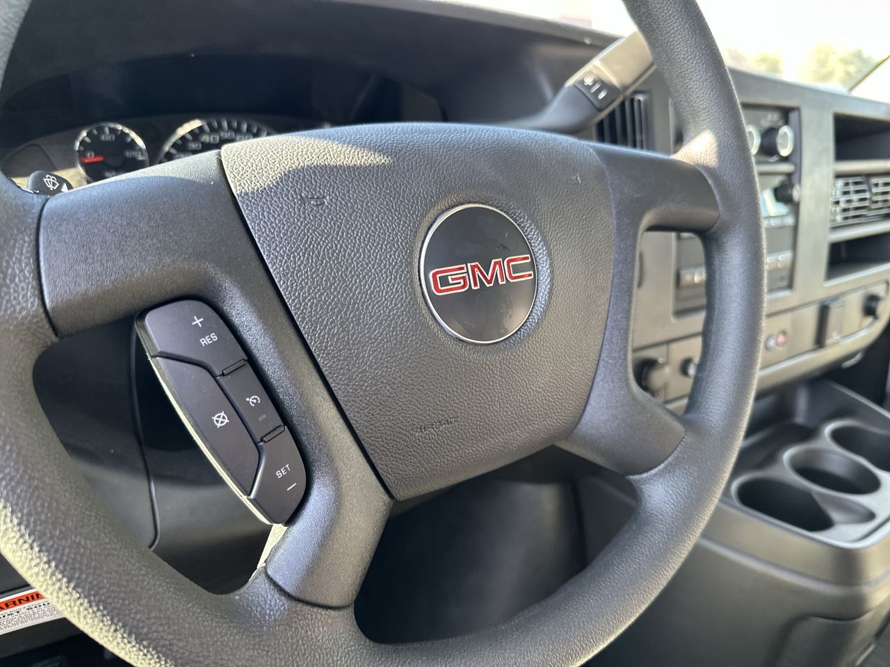 2025 GMC Savana Cutaway 3500 1WT