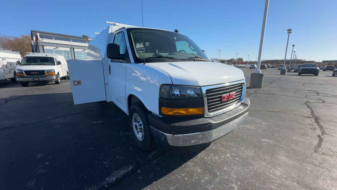 2025 GMC Savana Cutaway 3500 1WT