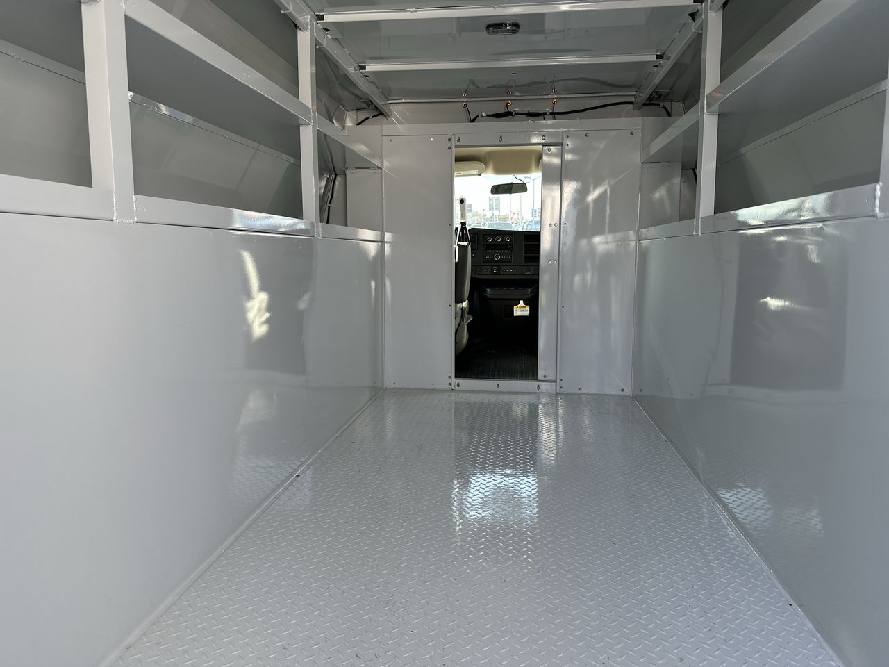 2025 GMC Savana Cutaway 3500 1WT