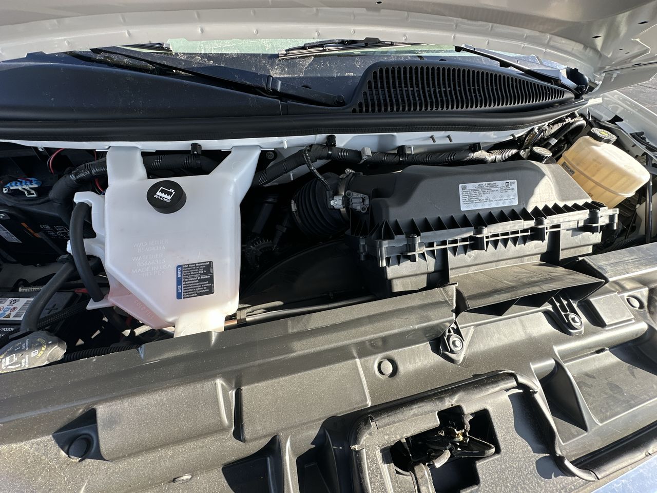 2025 GMC Savana Cutaway 3500 1WT