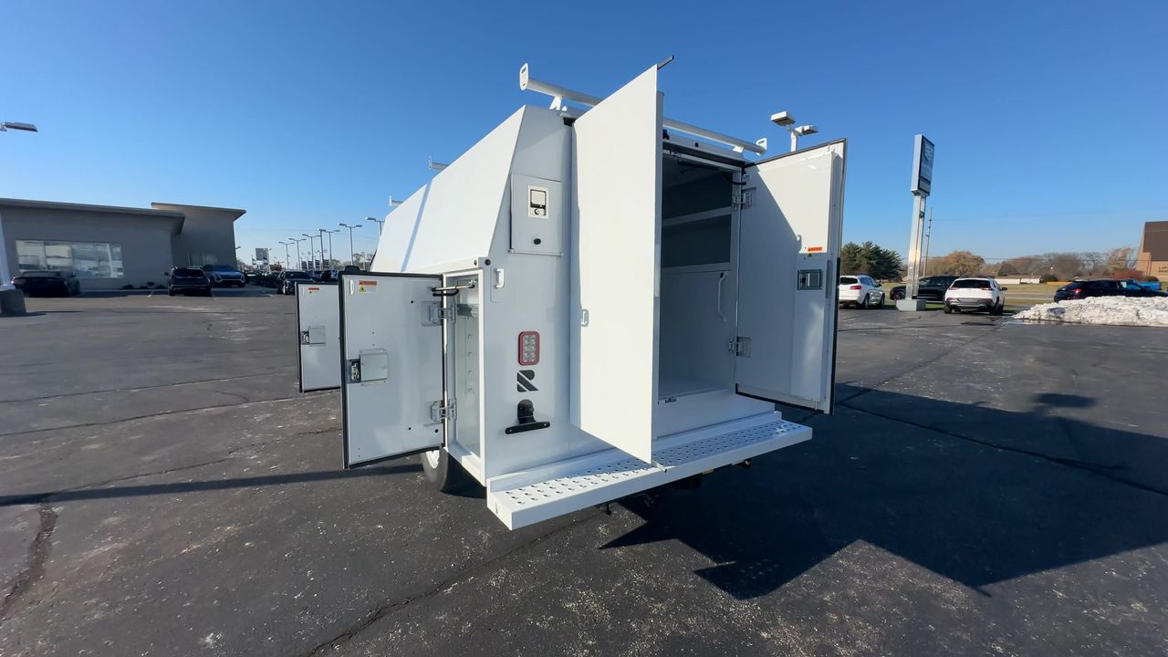 2025 GMC Savana Cutaway 3500 1WT