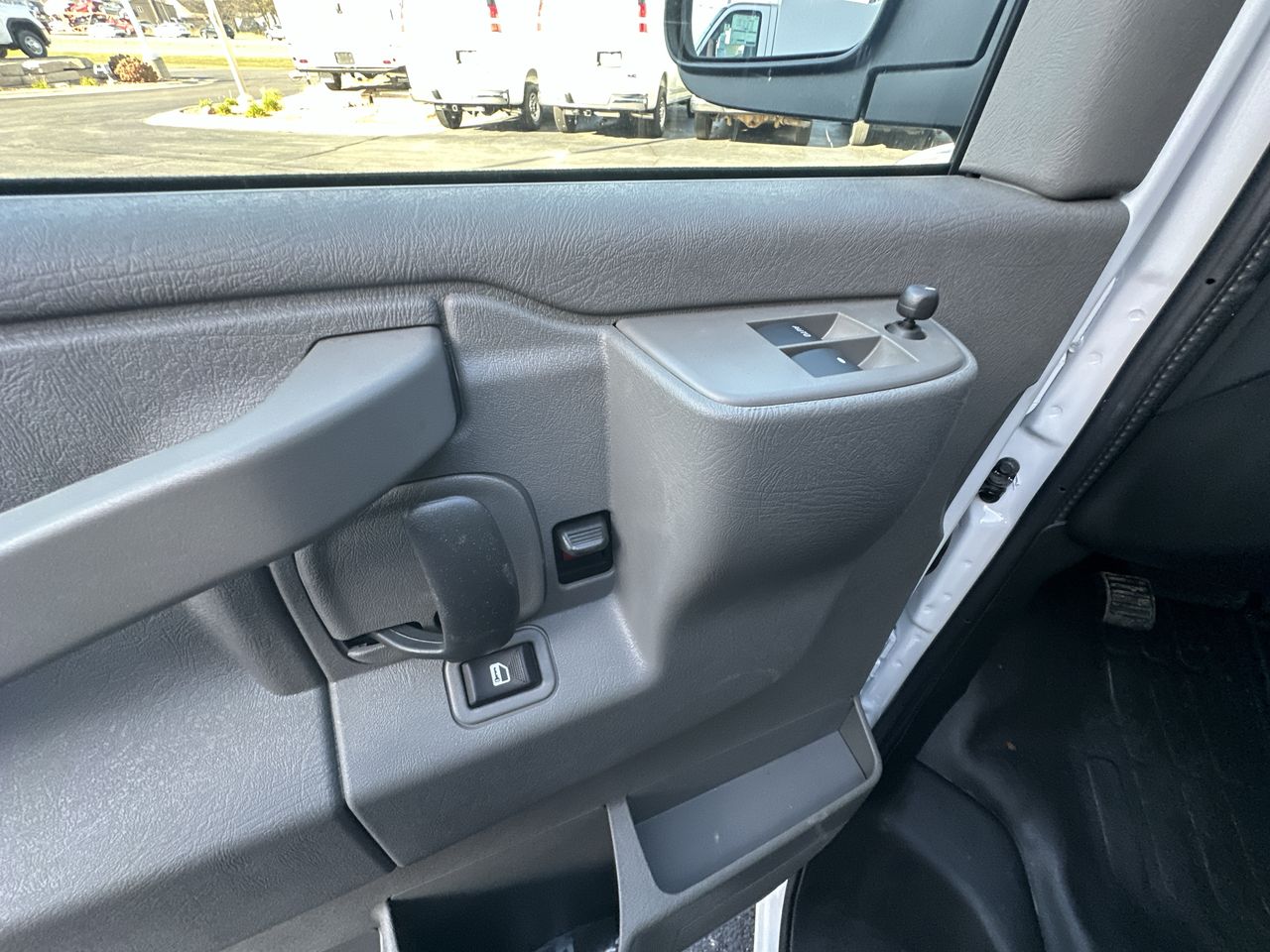 2025 GMC Savana Cutaway 3500 1WT