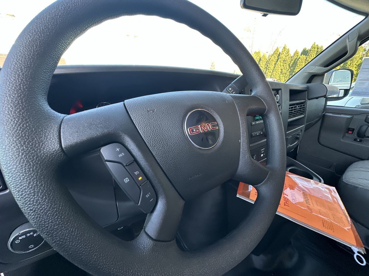 2025 GMC Savana Cutaway 3500 1WT