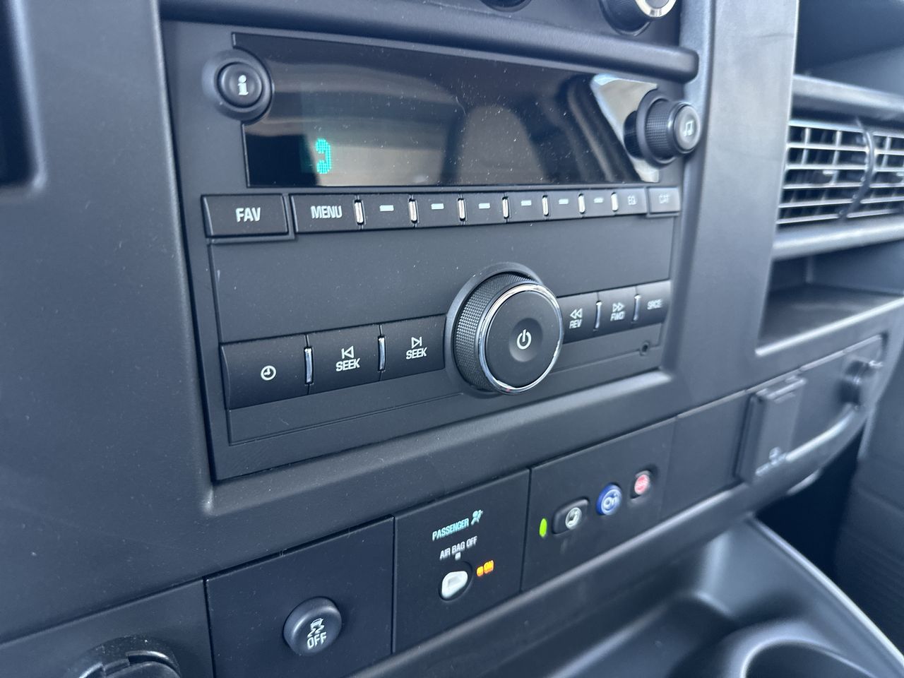 2025 GMC Savana Cutaway 3500 1WT