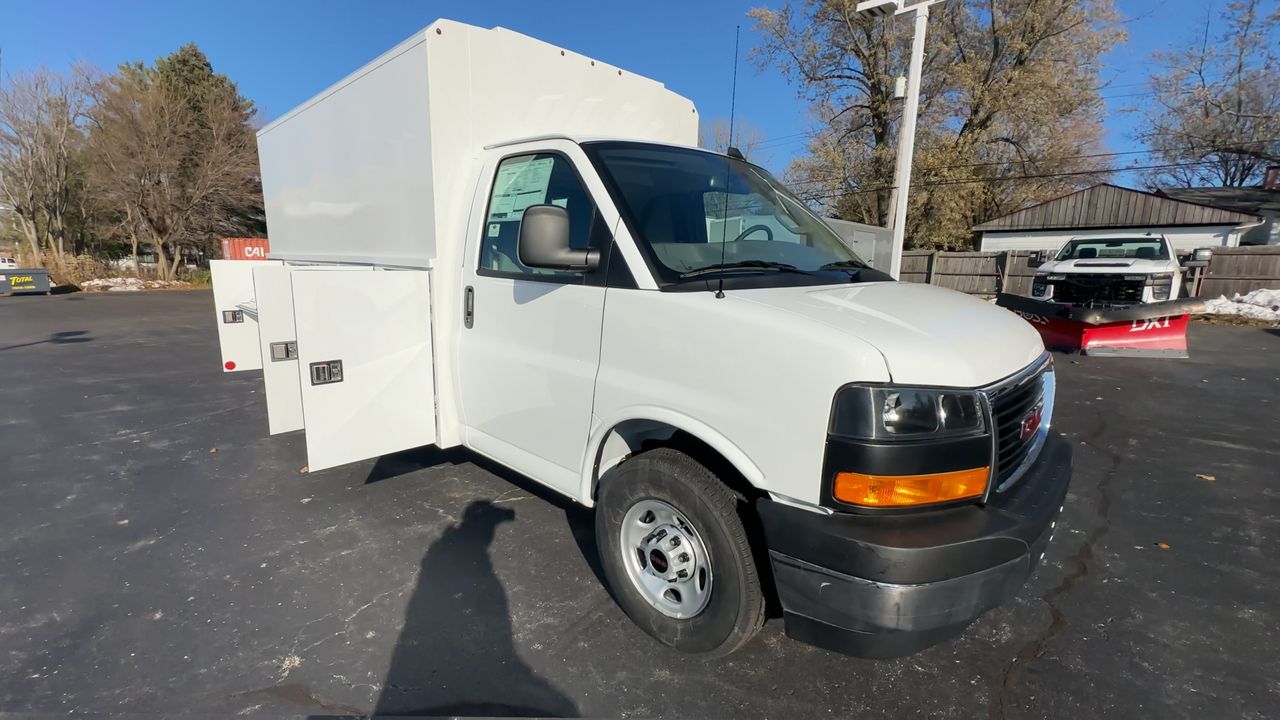 2025 GMC Savana Cutaway 3500 1WT