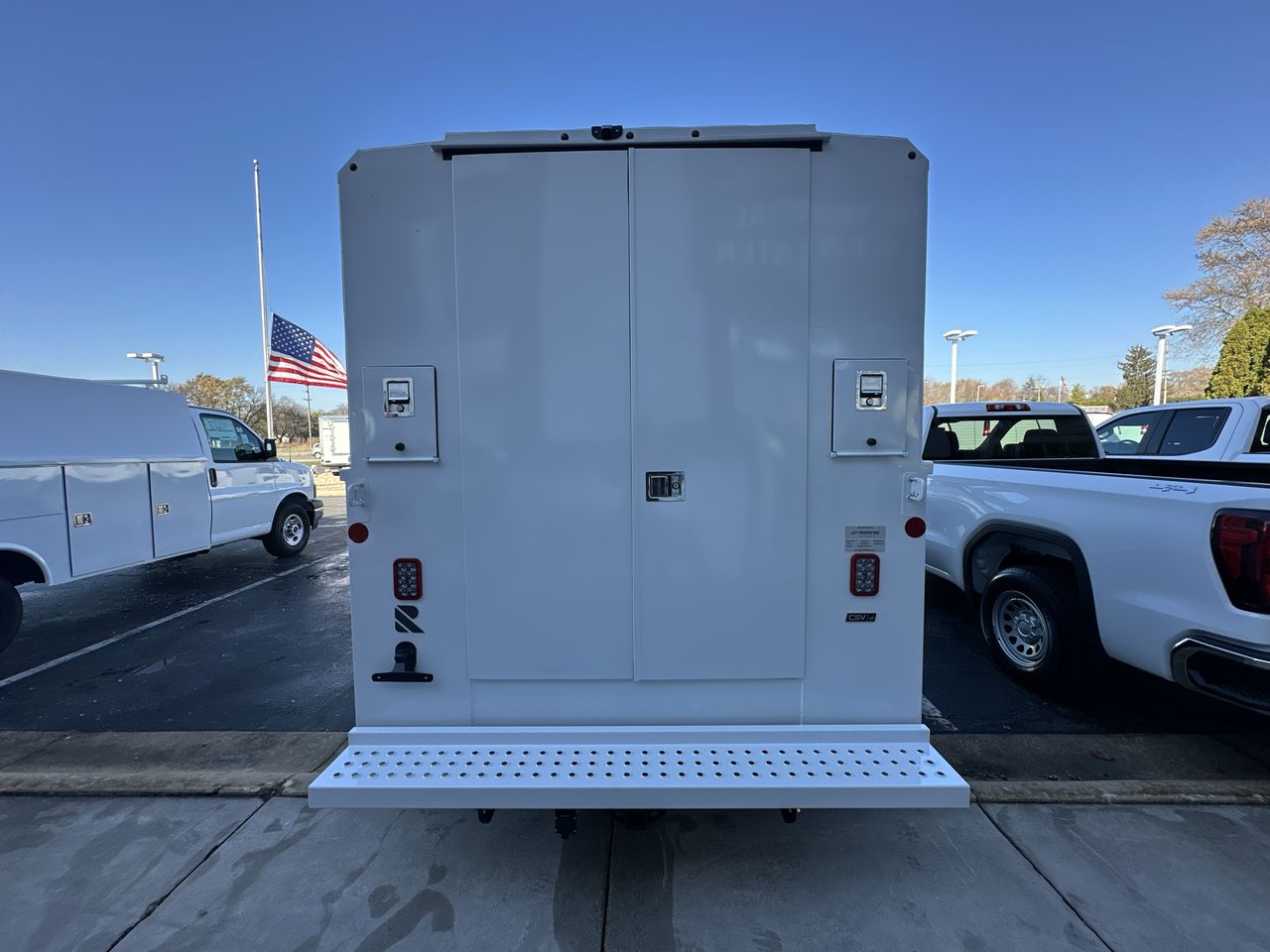 2025 GMC Savana Cutaway 3500 1WT