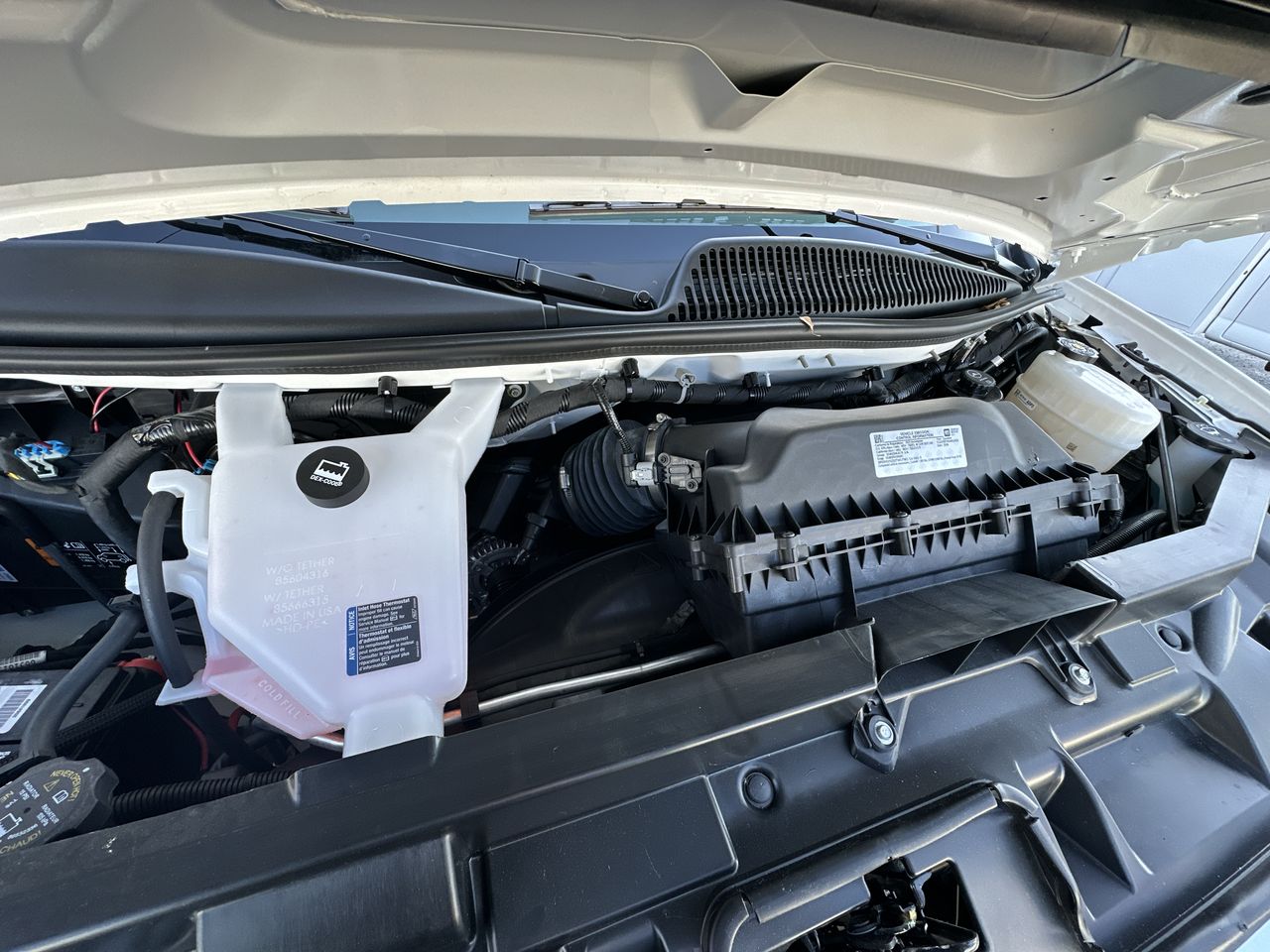 2025 GMC Savana Cutaway 3500 1WT