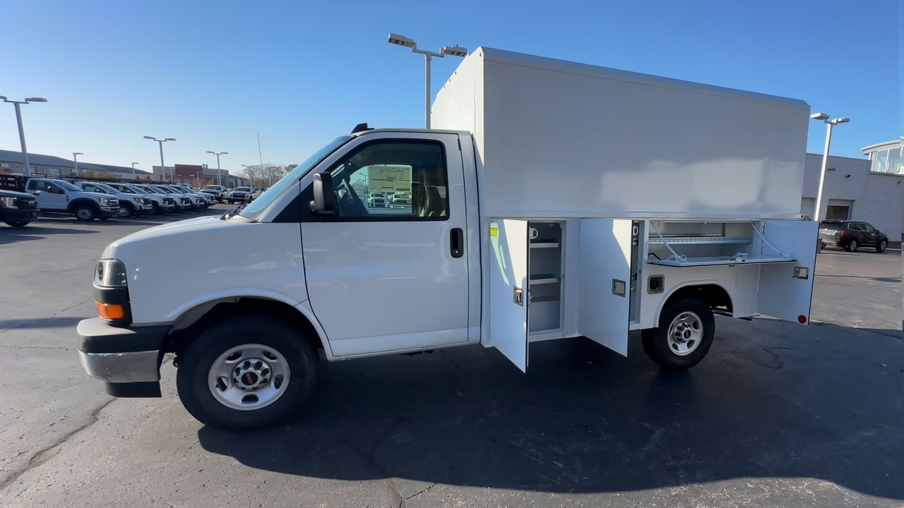 2025 GMC Savana Cutaway 3500 1WT