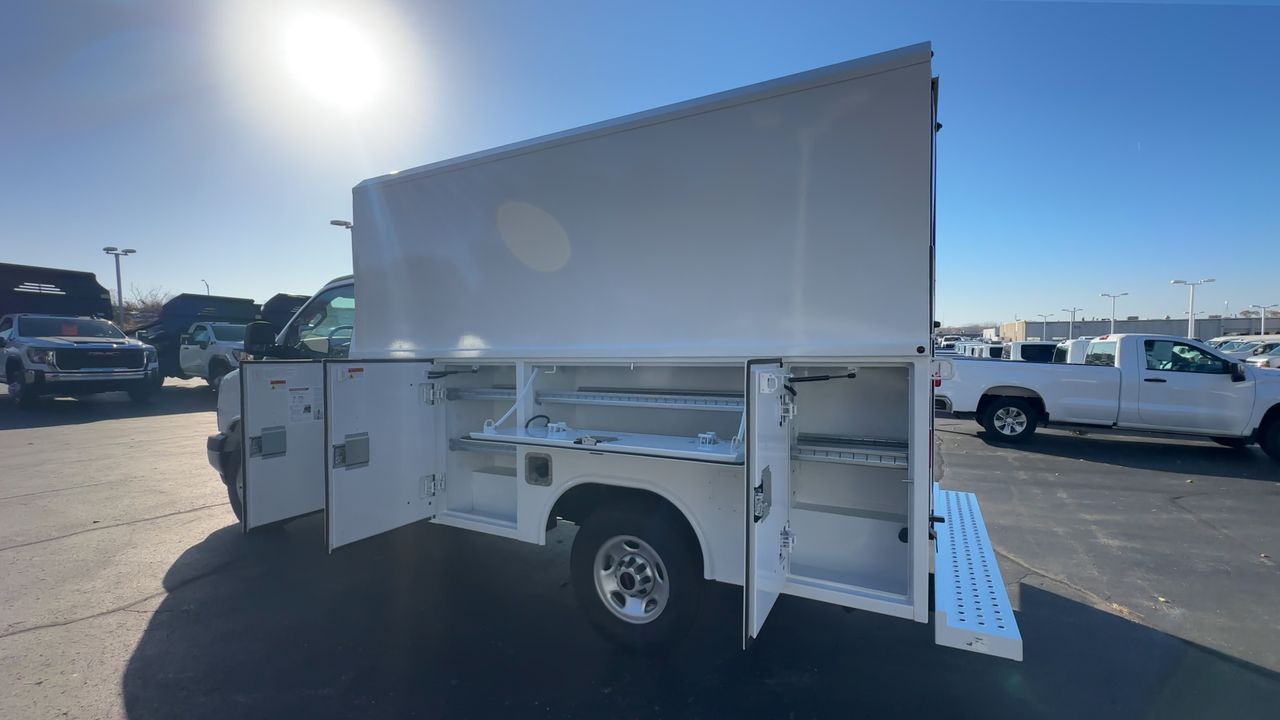 2025 GMC Savana Cutaway 3500 1WT