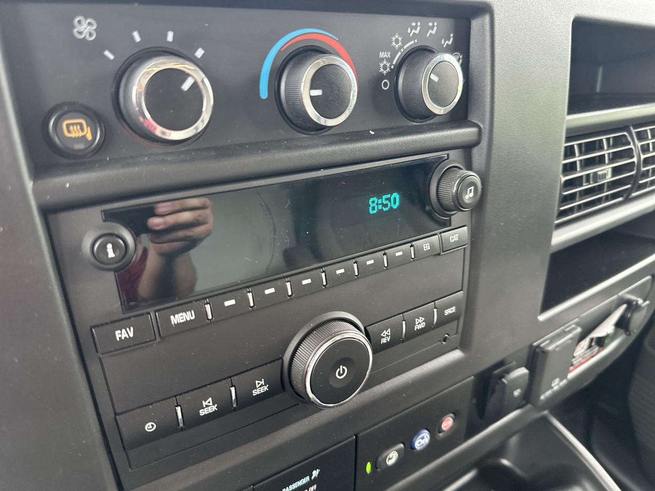 2025 GMC Savana Cutaway 3500 1WT