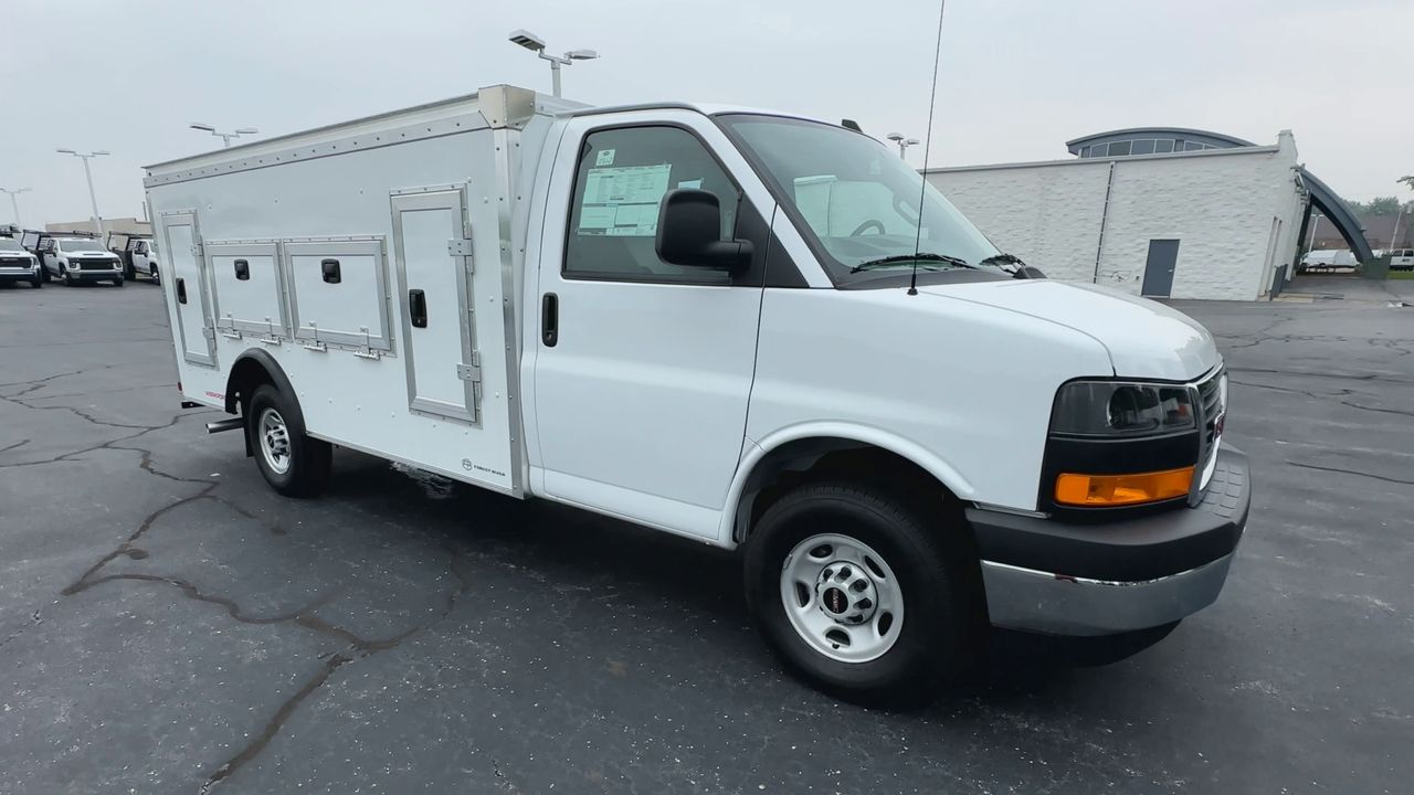 2025 GMC Savana Cutaway 3500 1WT