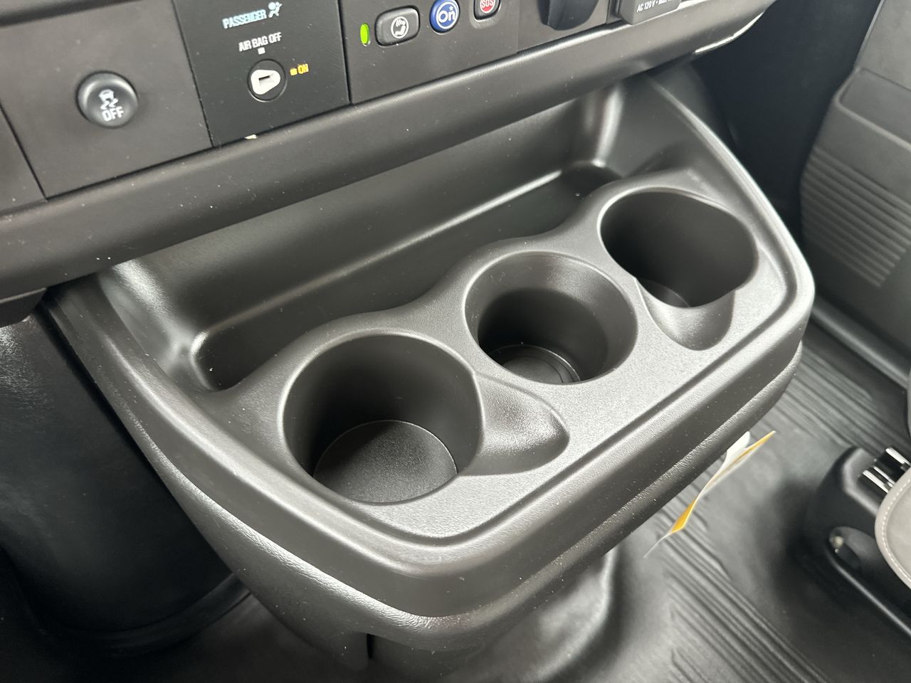 2025 GMC Savana Cutaway 3500 1WT