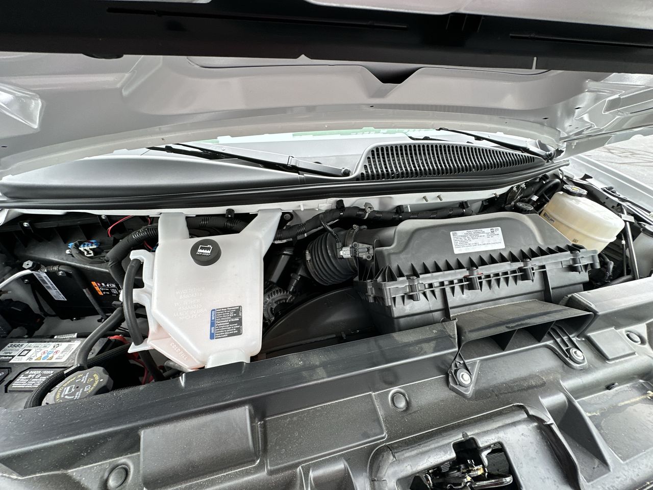 2025 GMC Savana Cutaway 3500 1WT