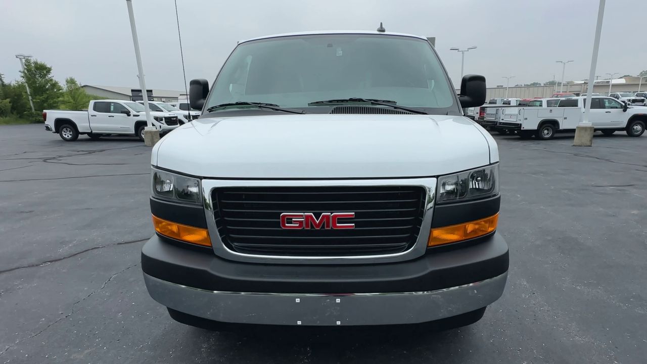 2025 GMC Savana Cutaway 3500 1WT