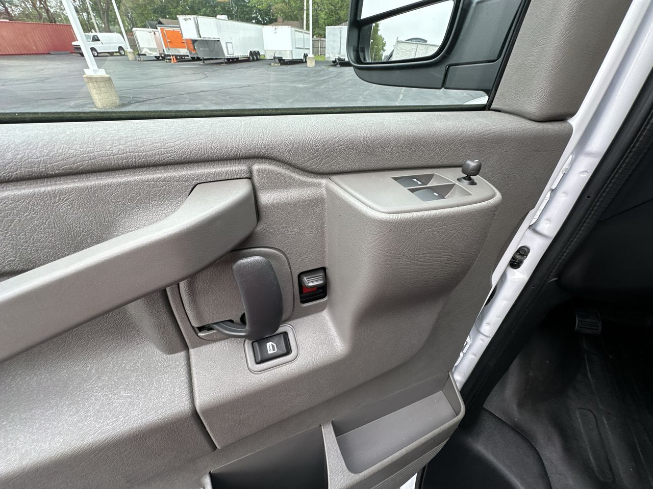 2025 GMC Savana Cutaway 3500 1WT