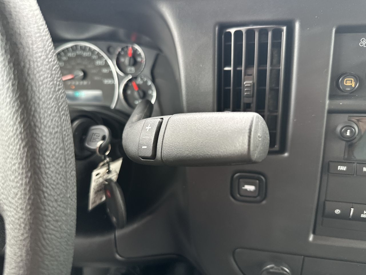 2025 GMC Savana Cutaway 3500 1WT