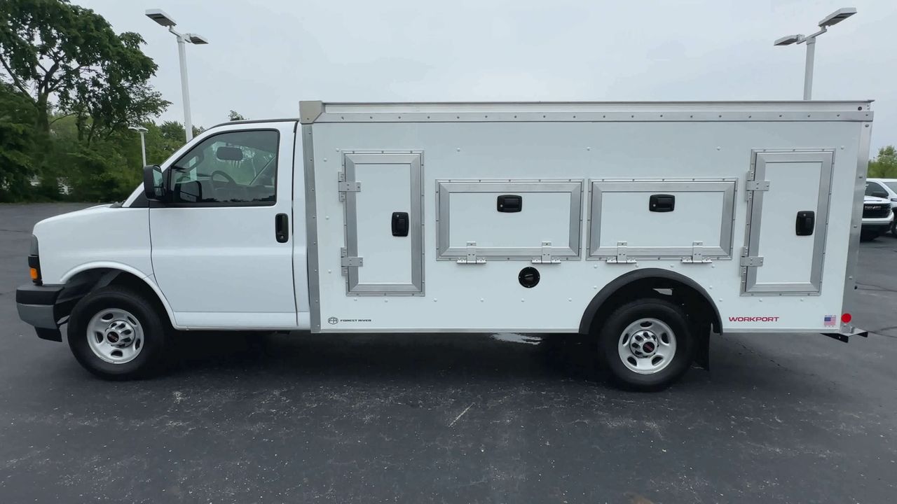 2025 GMC Savana Cutaway 3500 1WT
