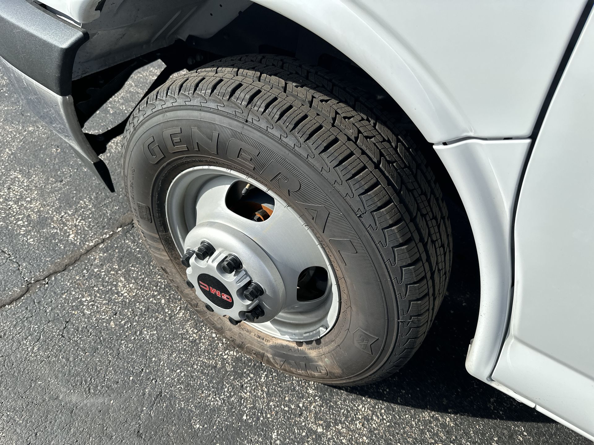 2026 GMC Savana Cutaway 3500 1WT