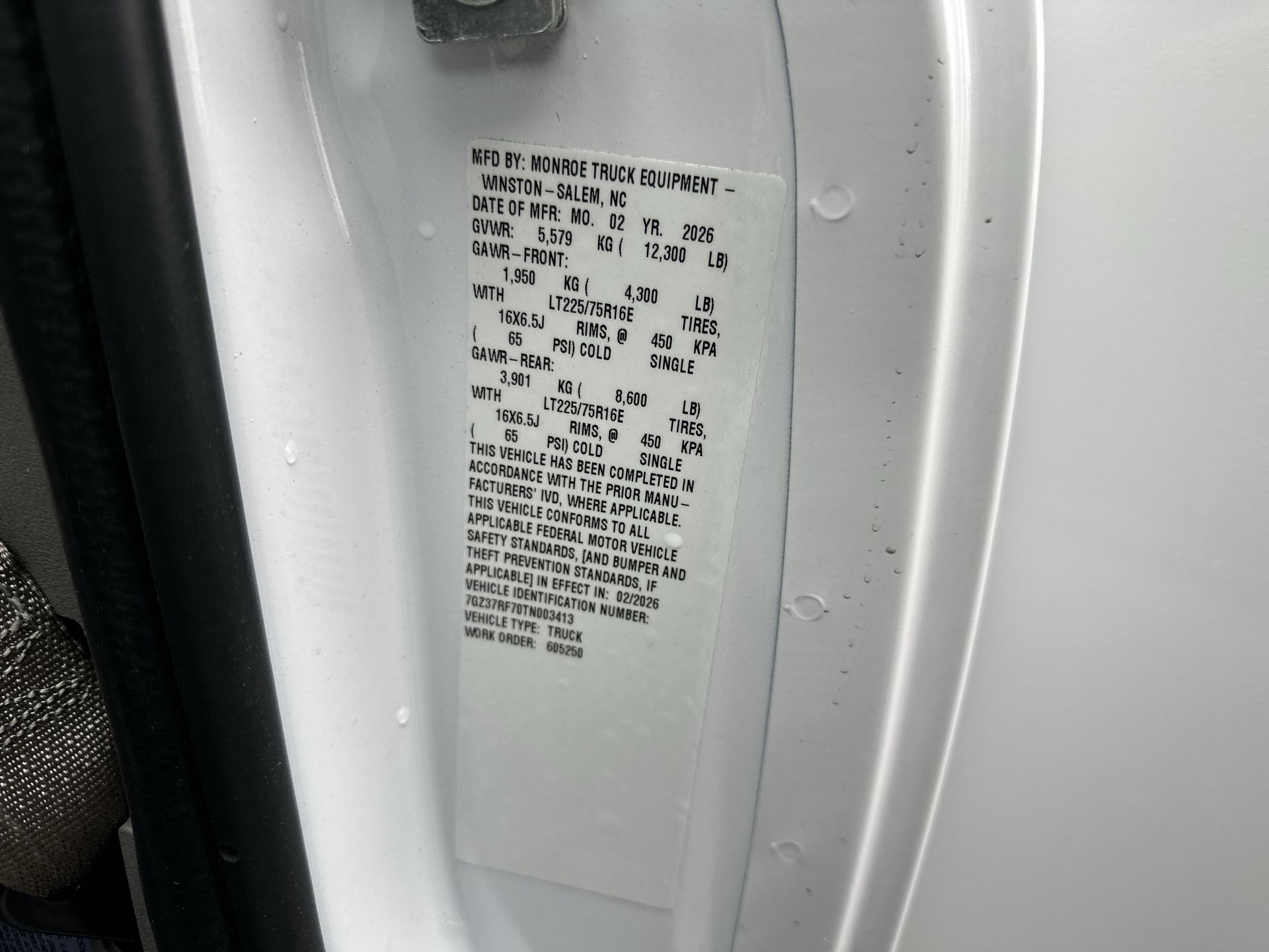 2026 GMC Savana Cutaway 3500 1WT