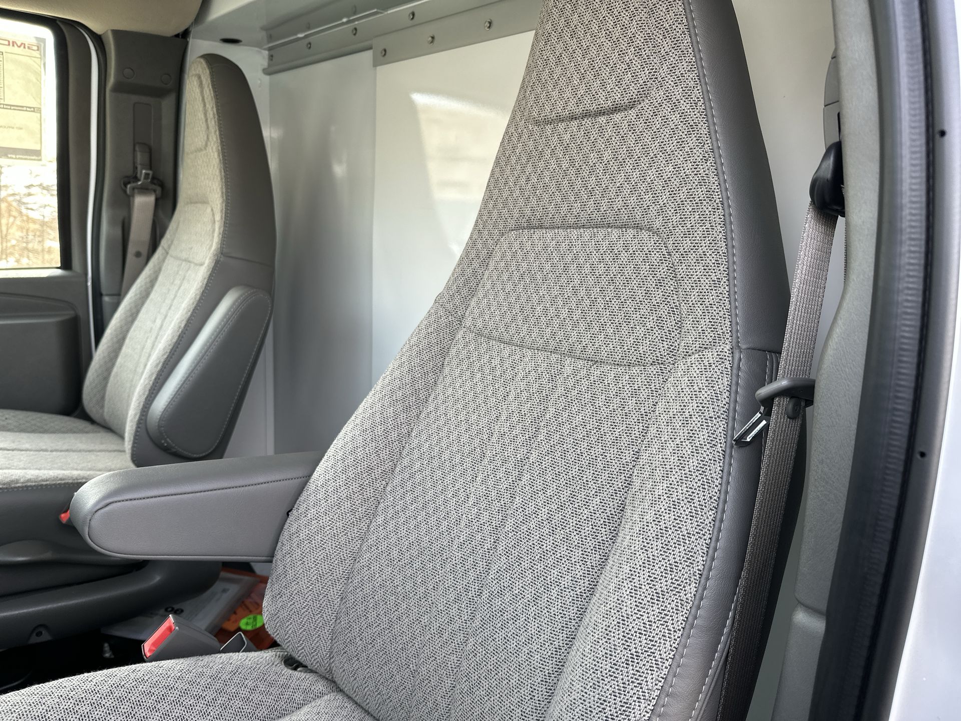 2026 GMC Savana Cutaway 3500 1WT