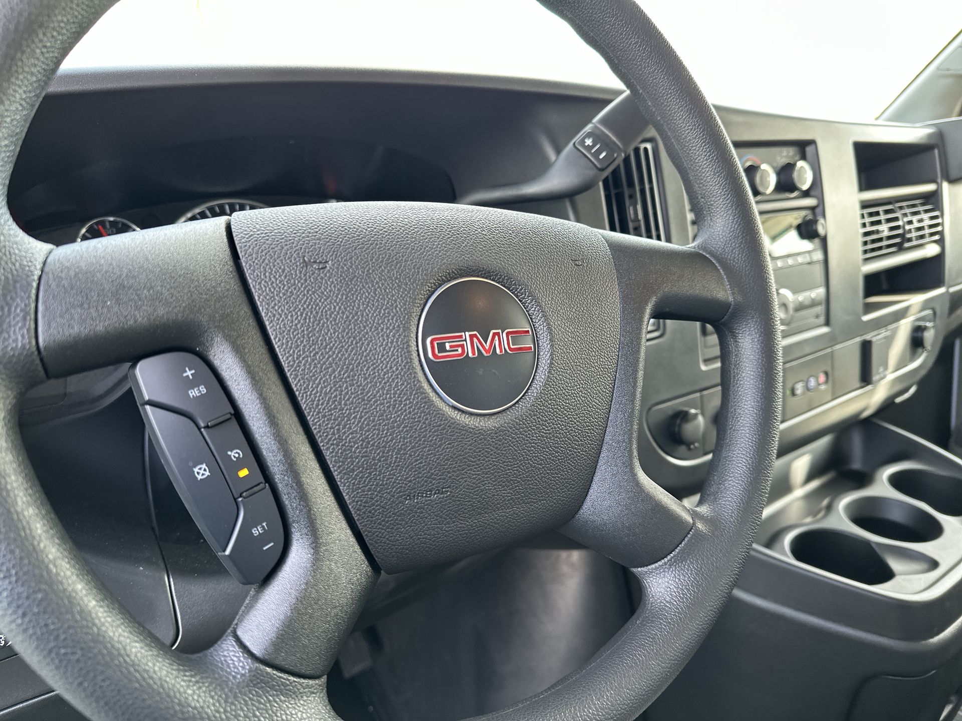 2026 GMC Savana Cutaway 3500 1WT