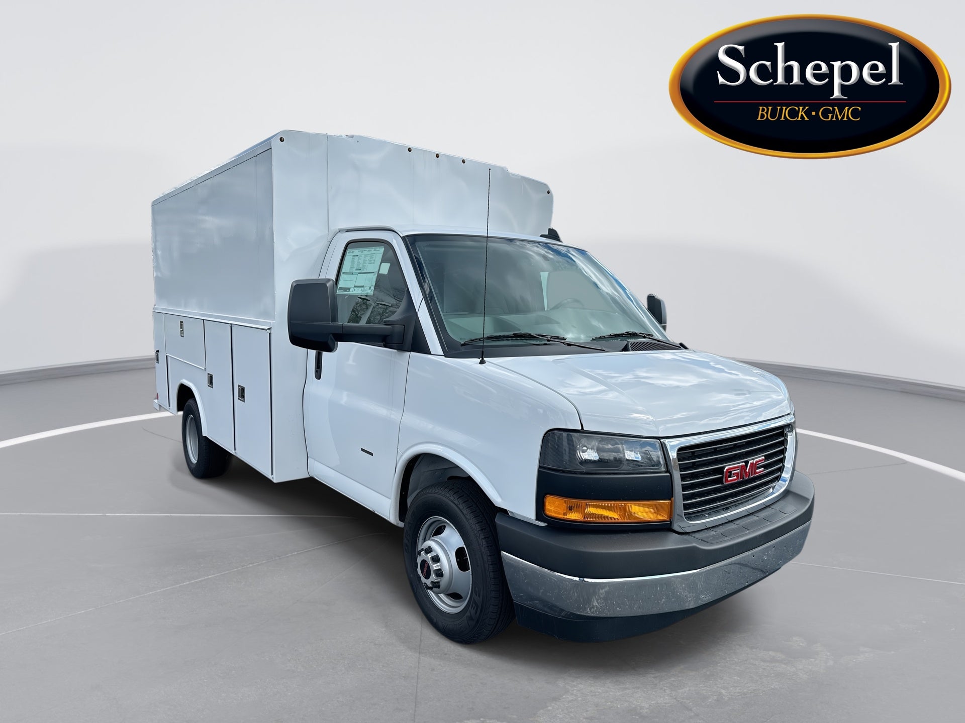 2026 GMC Savana Cutaway 3500 1WT