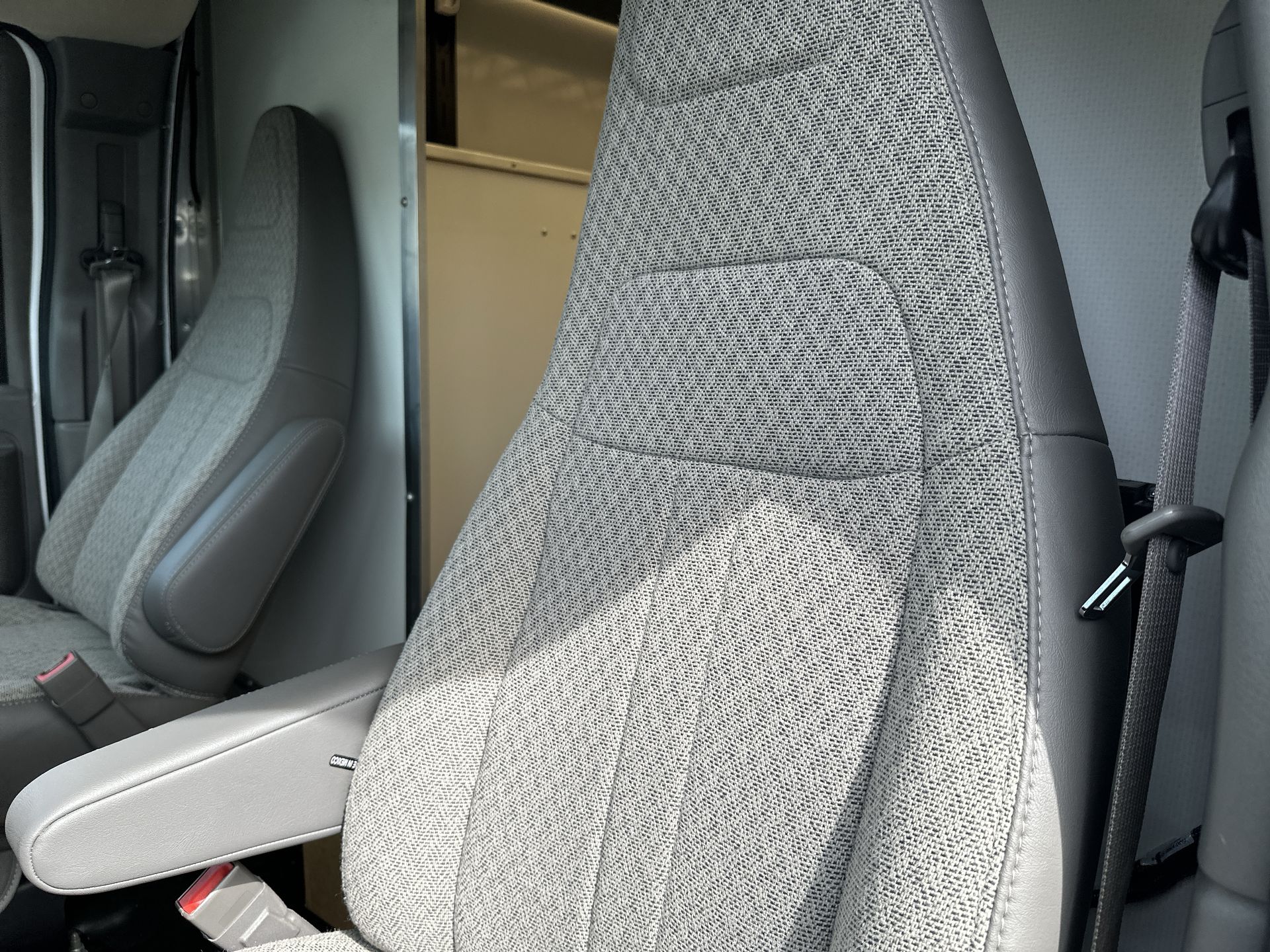 2025 GMC Savana Cutaway 3500 1WT