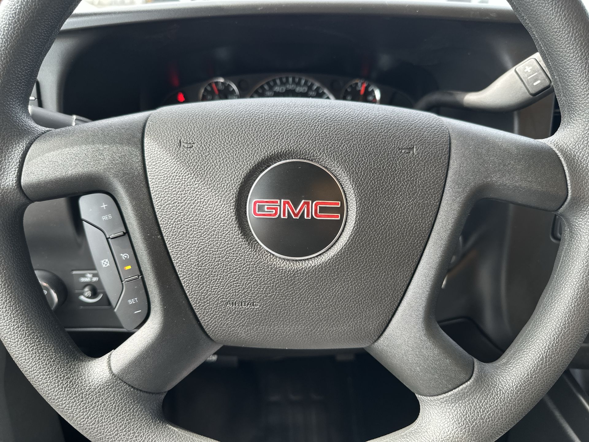 2025 GMC Savana Cutaway 3500 1WT