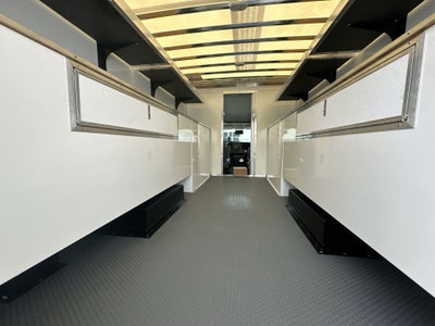 2025 GMC Savana Cutaway 3500 1WT