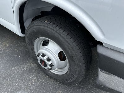 2025 GMC Savana Cutaway 3500 1WT