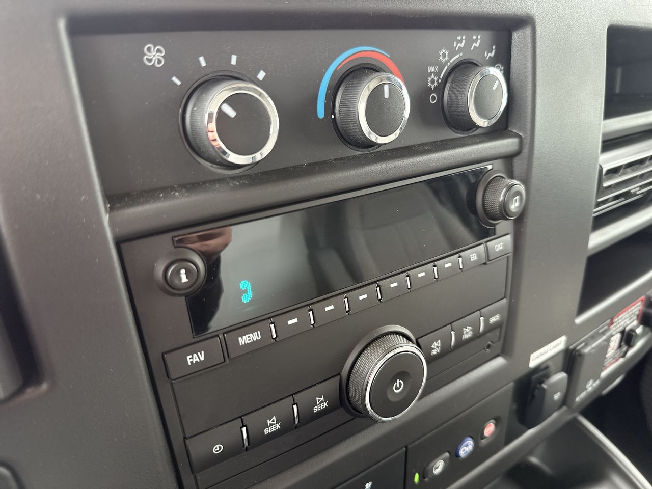 2025 GMC Savana Cutaway 3500 1WT