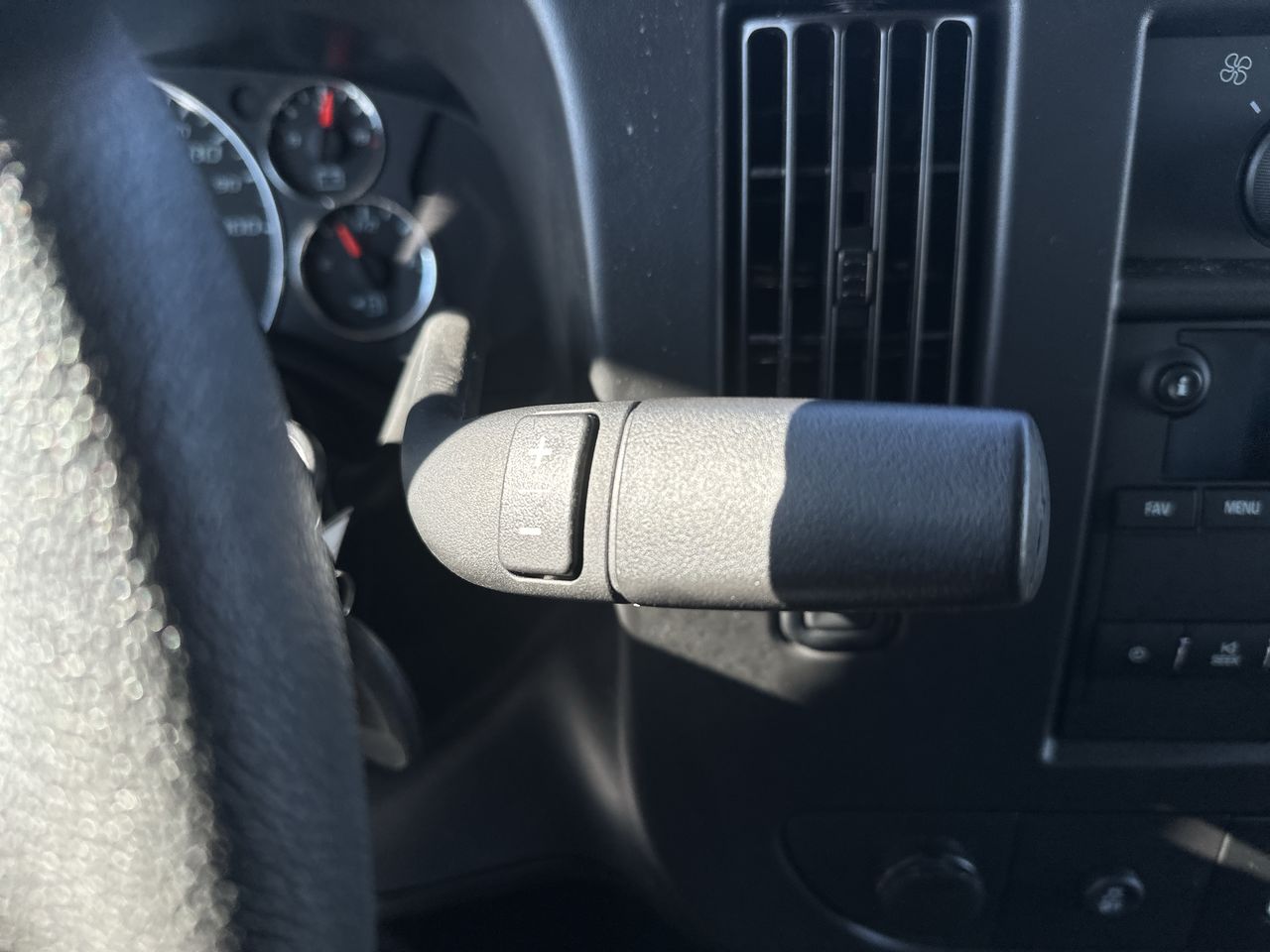 2025 GMC Savana Cutaway 3500 1WT