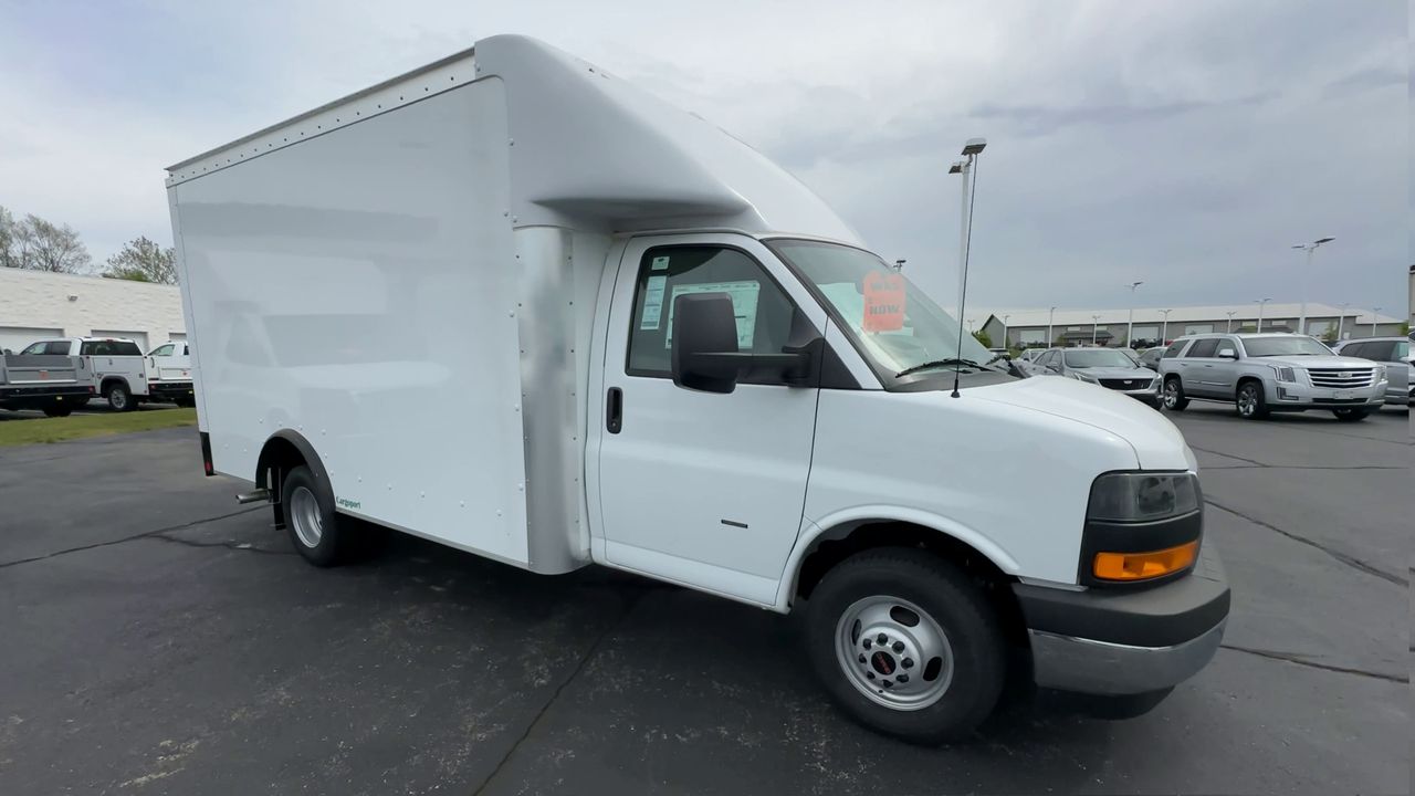 2025 GMC Savana Cutaway 3500 1WT