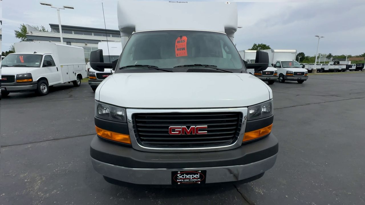 2025 GMC Savana Cutaway 3500 1WT