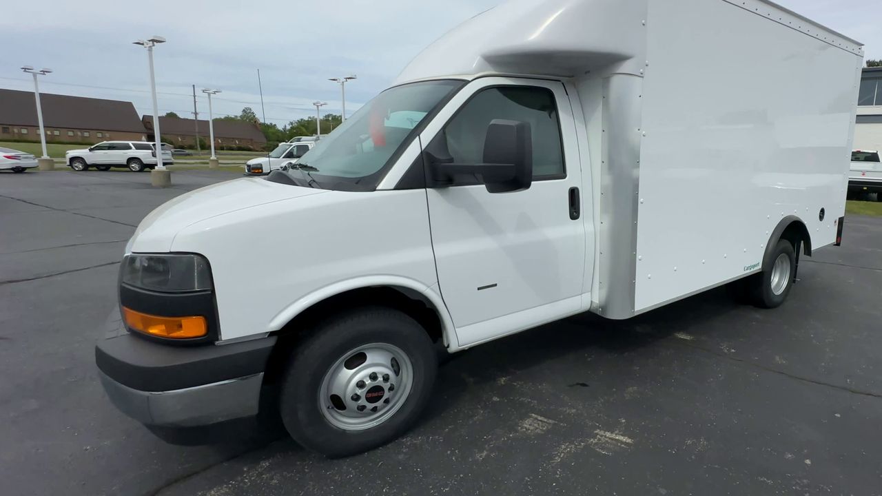 2025 GMC Savana Cutaway 3500 1WT