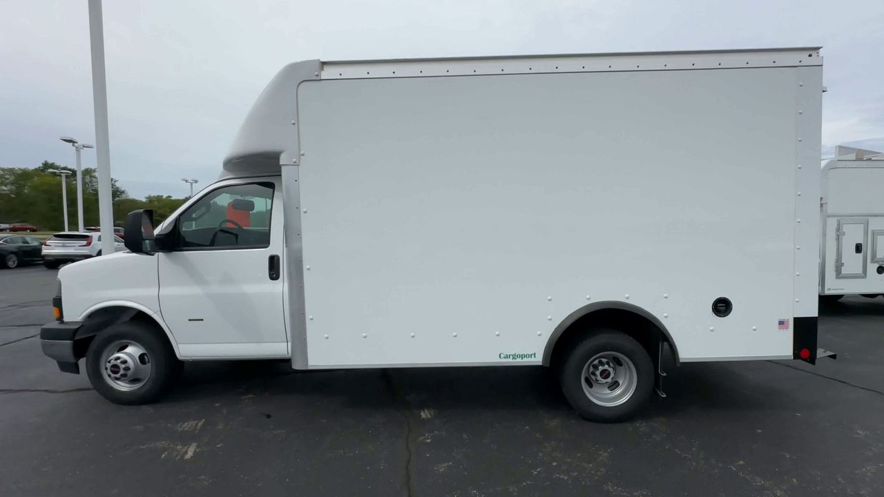 2025 GMC Savana Cutaway 3500 1WT