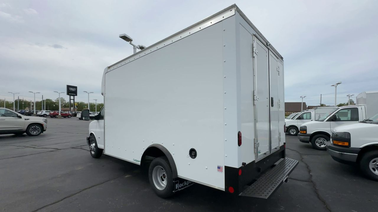 2025 GMC Savana Cutaway 3500 1WT