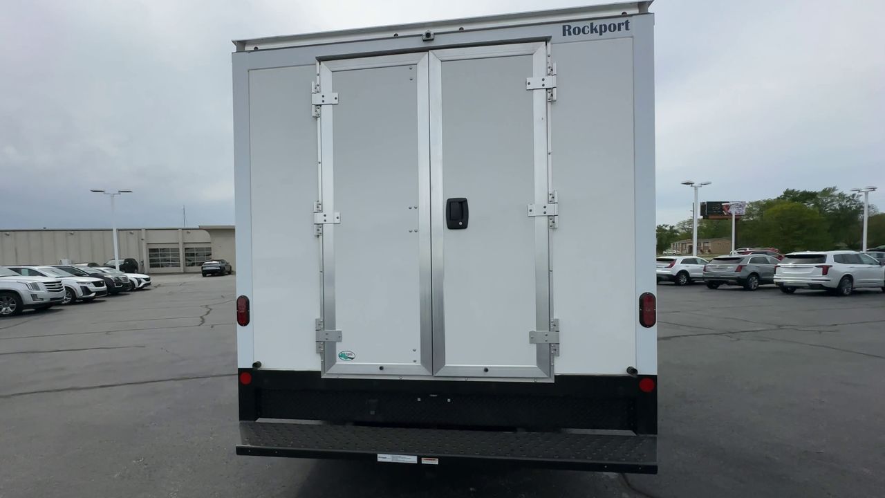 2025 GMC Savana Cutaway 3500 1WT