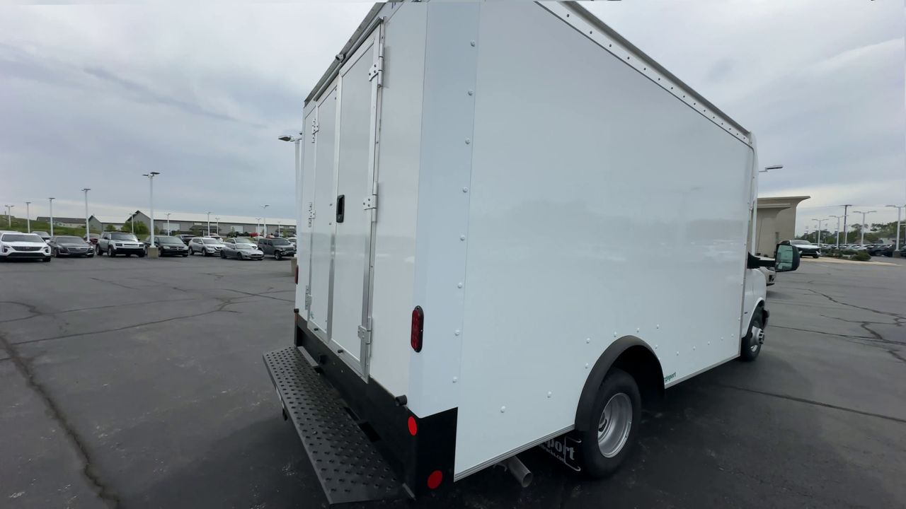 2025 GMC Savana Cutaway 3500 1WT